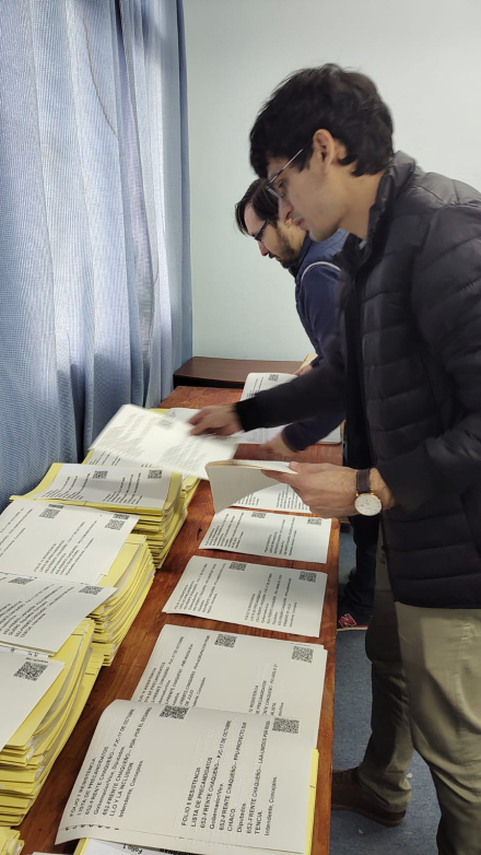 Equipo del CONICET trabajando de voluntarios en la Editora (1).jpg