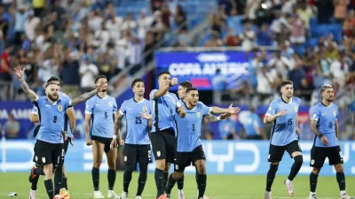 Uruguay sacó su garra y en penales se quedó con el tercer lugar