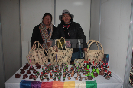 artesanos bienal 1.JPG