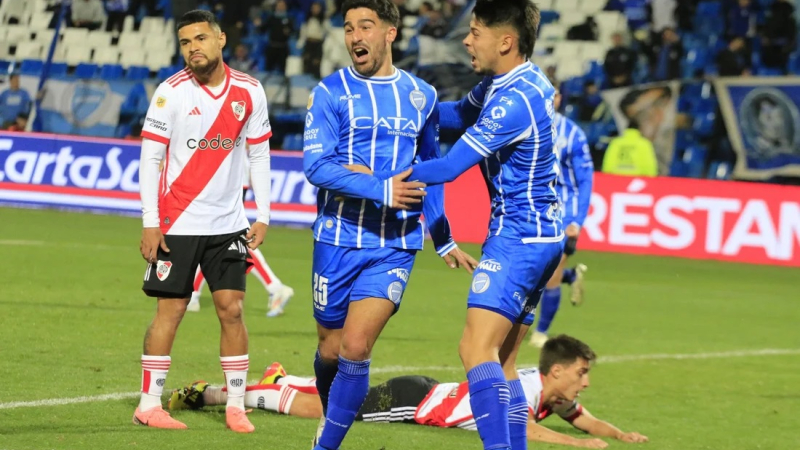 River no mejora: Godoy Cruz se lo dio vuelta y acrecentó la crisis del "Millo"