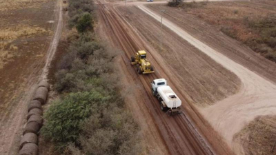 Zdero llega a Charata para recorrer obras de defensa