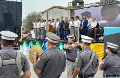 El gobernador celebró la incorporación de 220 miembros al servicio penitenciario