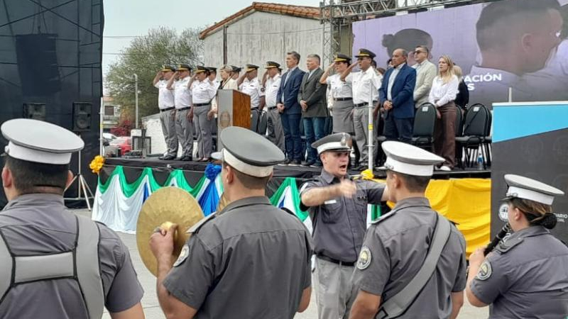 El gobernador celebró la incorporación de 220 miembros al servicio penitenciario
