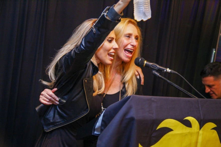 Karina Milei y la diputada Romina Diez en Rosario.jpg