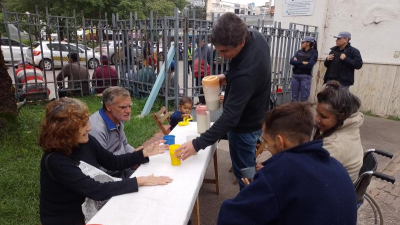 Cáritas intensifica su campaña: ropa y comida