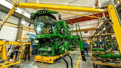 Conflicto salarial en John Deere: paro de 4 horas diarias