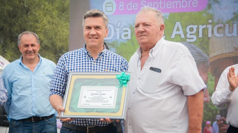 "El campo es nuestro puntal fundamental para salir adelante", dijo Zdero