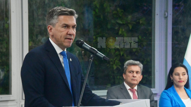 El gobernador tomó juramento a los nuevos ministros de Producción y Desarrollo Humano