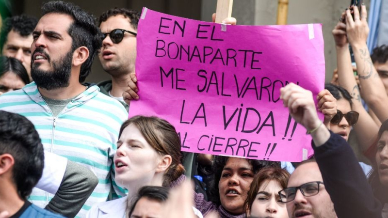 Fuerte repudio de médicos por el cierre del hospital Bonaparte 