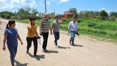 Caminata del intendente Nikisch con vecinos de los barrios Peniel I y II