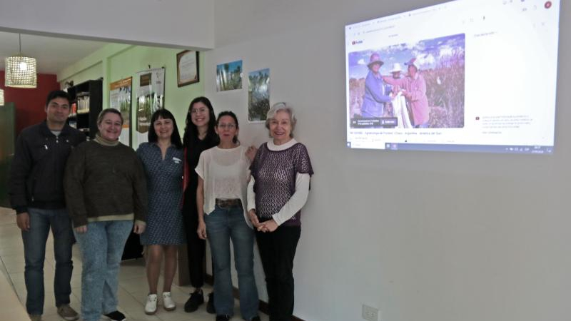 Presentaron catálogo y documental sobre la experiencia de algodón agroecológico
