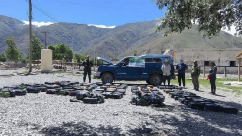 Gendarmería interceptó un cargamento de más de una tonelada de hojas de coca