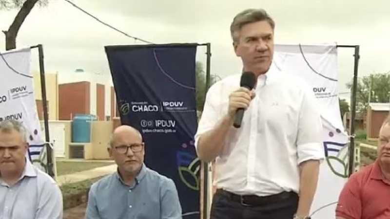 El gobernador entregó viviendas del programa "Casa propia"