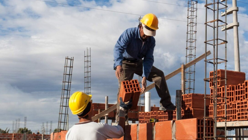 El empleo registró una leve mejora en el sector de la construcción