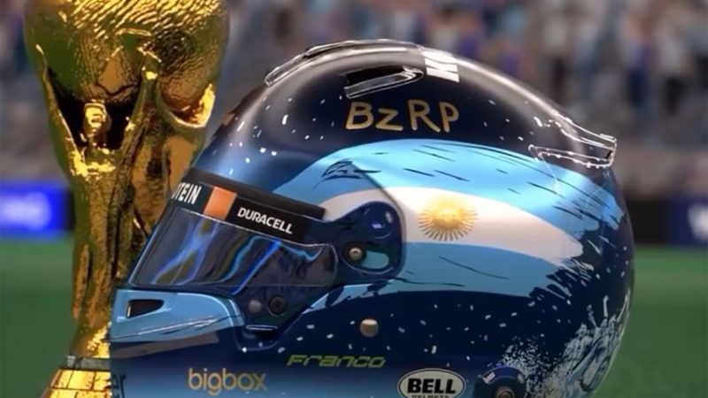Colapinto usará un casco en homenaje a los campeones del mundo