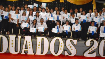 Se graduaron 57 nuevos profesionales en Las Garcitas