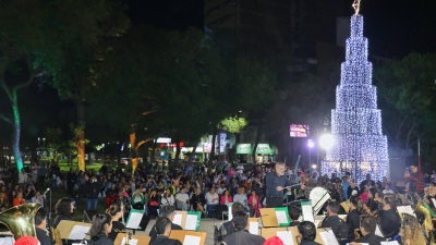 Resistencia encendió el árbol navideño