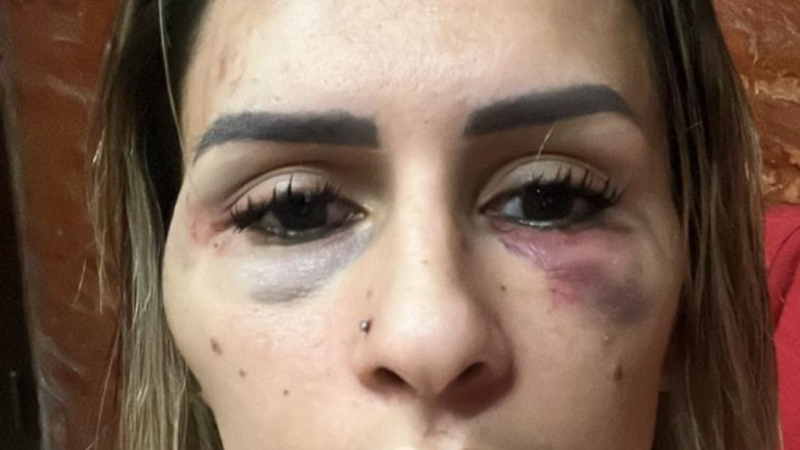 Una comerciante fue brutalmente golpeada por seis mujeres