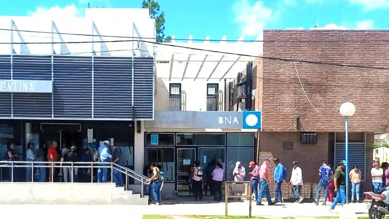 Quitilipi: indignación de jubilados por el mal servicio del Banco Nación