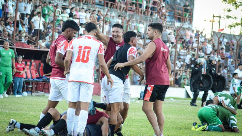 Resistencia Central pisó fuerte en Corrientes y se metió en semifinales