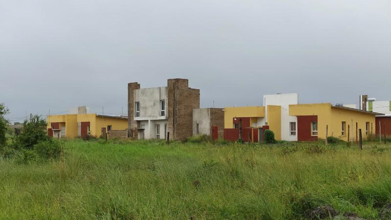 Les entregaron viviendas en 2023 como terminadas y aún esperan respuestas