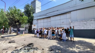 Preocupación en Villa Gobernador Gálvez por despidos y conflictos en un frigorífico