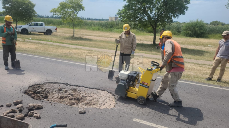 Repararon bache gigantesco en el acceso al aeropuerto