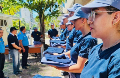 Entregan 75 nuevos uniformes para efectivos policiales