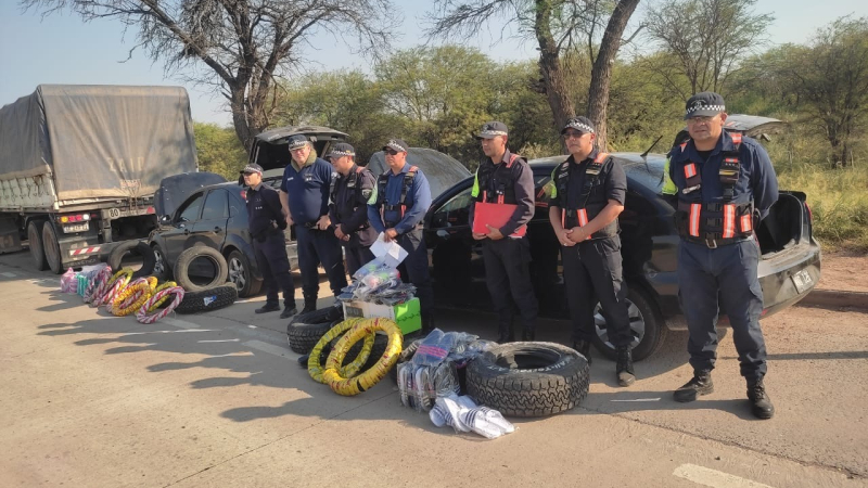Secuestran 32 cubiertas ingresadas a la provincia de contrabando