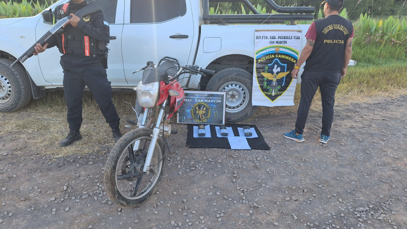 Huyó de un control policial y abandonó una mochila con droga
