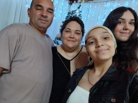 Feliz Navidad Familia...Solo dar gracias por una Navidad más junto a nuestra Luly...Nuestra guerrera que le da pelea a esto,que este tiempo ha pasado por mucho pero nos sigue sonriendo así,desde su .webp