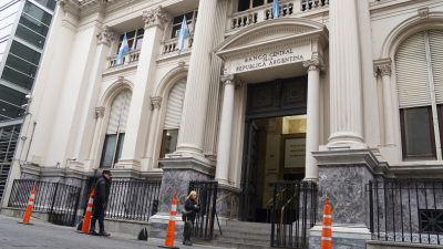 El Banco Central no pudo comprar divisas y el dólar blue subió
