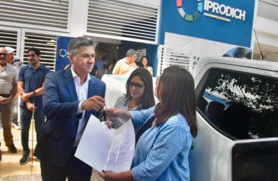 El gobernador entregó a Iprodich un vehículo 4x4