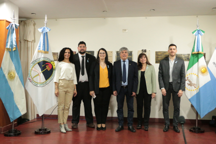 Rector Larroza y parte de su gabinete.JPG