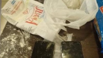 Lo descubren intentando ingresar dos celulares a un detenido