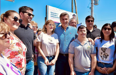 El gobernador entregó viviendas a familias del paraje El Palmar