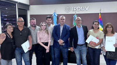 El IPDUV entregó créditos de "Chaco a la obra" a vecinos del área Metropolitana