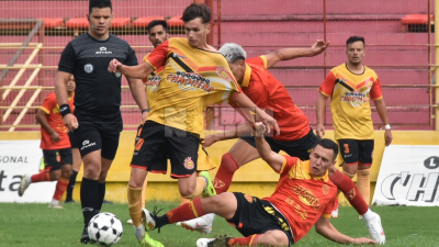 Sarmiento aprovechó los errores rivales y venció a CUNE en su casa