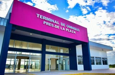 El gobernador Zdero constató la obra reactivada de la nueva terminal