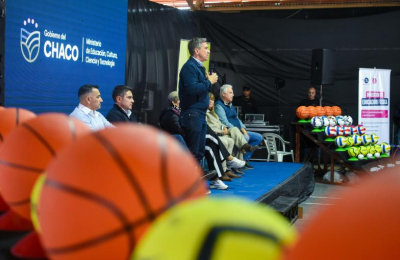 Zdero entregó equipos deportivos a escuelas de San Martín