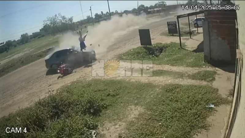 Impresionante choque en Resistencia: voló por el aire y sufrió varias fracturas