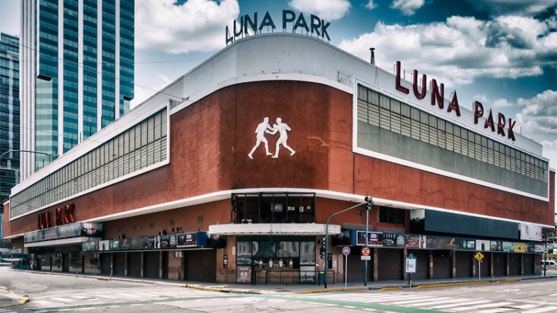 En contra de las normas, quieren demoler el interior del Luna Park para hacer un nuevo estadio
