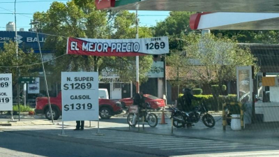 Las petroleras preparan un aumento del 5% en naftas y gasoil por la suba del petróleo