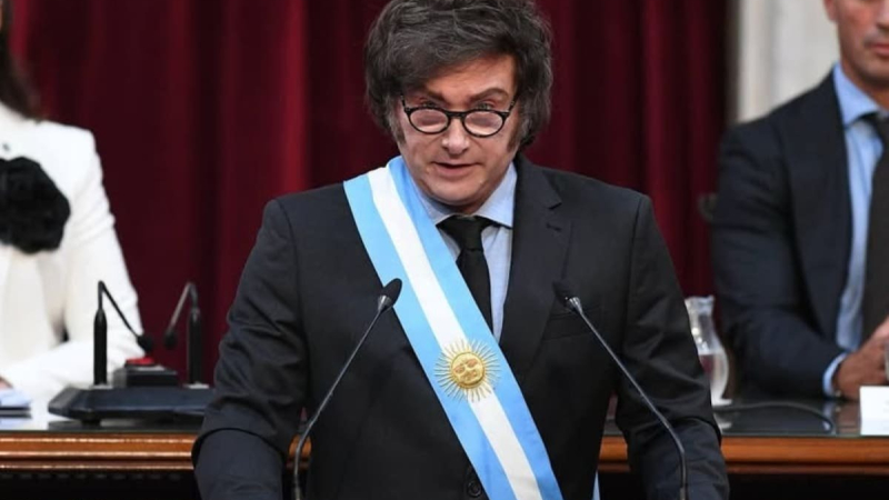En lo que va del gobierno de Milei los impuestos sobre los alimentos básicos siguen en un 25%