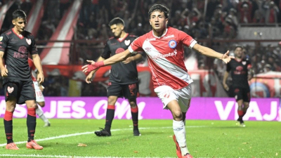 Argentinos Juniors derrotó a Instituto y clasificó a los cuartos de final