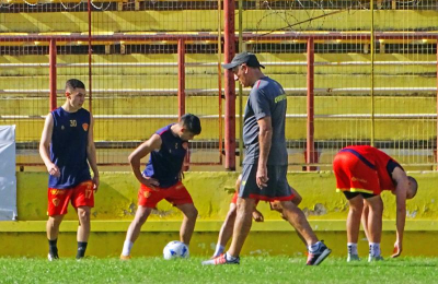 Marioni prepara el primer once de Sarmiento con un par de variantes