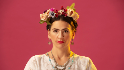 Laura Azcurra se pone en la piel de Frida Kahlo y llega a Resistencia