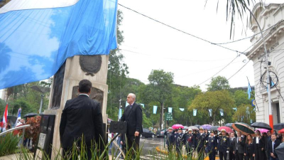 A pesar de la lluvia, la Comuna conmemoró la Revolución de Mayo