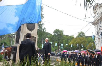 A pesar de la lluvia, la Comuna conmemoró la Revolución de Mayo