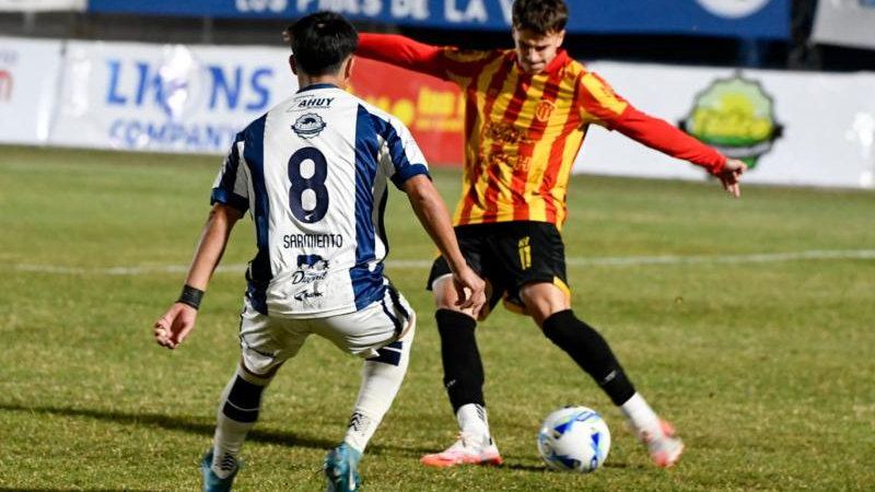 Sarmiento rescató un gran punto en La Banda
